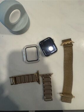 Used Apple Watch SE with Case and Gold Milanese + Link Bands (Gold)
